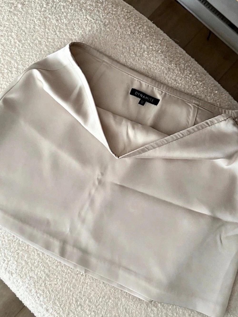 Dynamite Satin skirt in White Like New